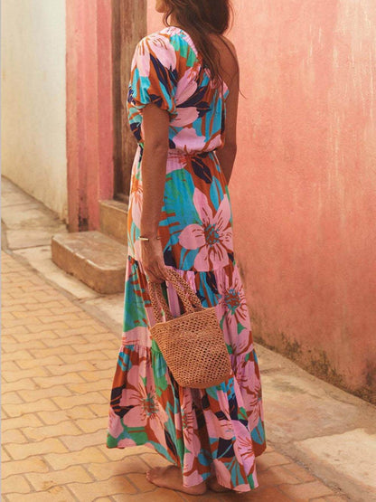 Robe fleurie style vacances à imprimé feuilles de palmier et épaules dénudées
