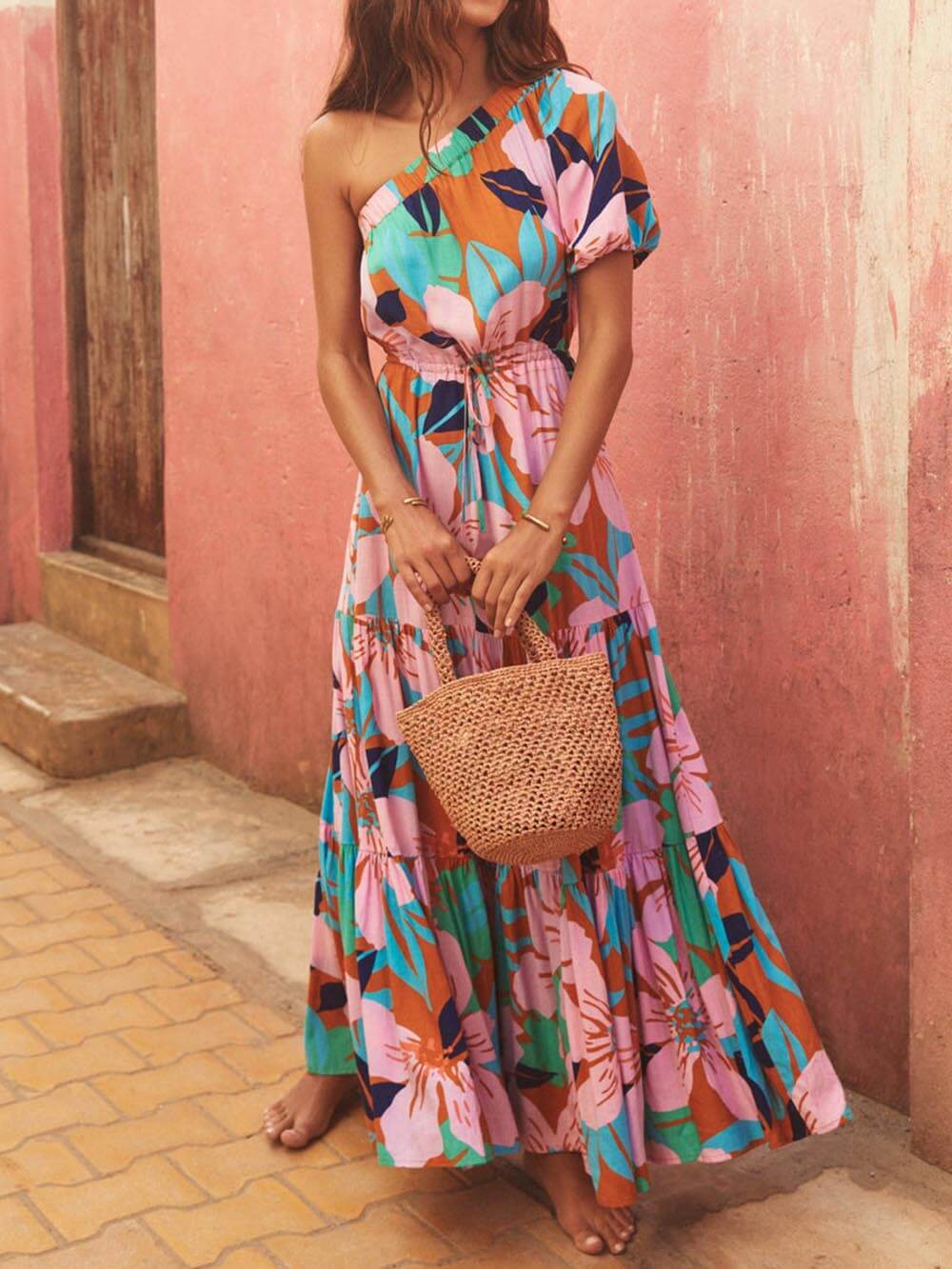 Robe fleurie style vacances à imprimé feuilles de palmier et épaules dénudées
