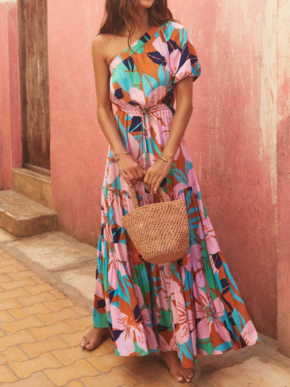 Robe fleurie style vacances à imprimé feuilles de palmier et épaules dénudées