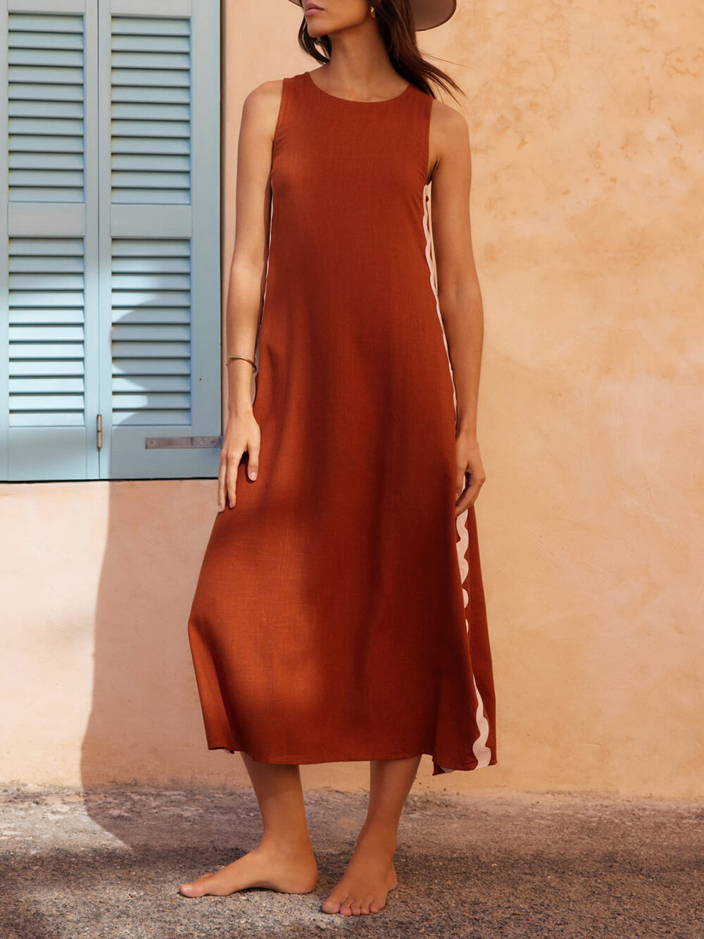 Robe ample à rayures et fentes latérales ornées